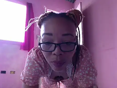 Ladyzee25 online show from May 10, 2026, 4:31 pm