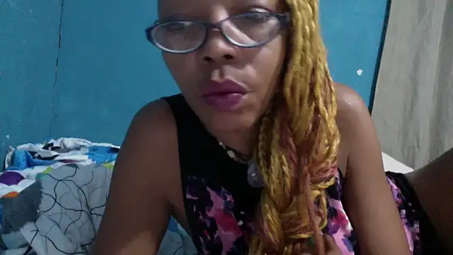 Snapshot of Ladyzee25 chatting on October 28, 2025, 4:57 am Ladyzee25 online show from October 28, 2025, 4:57 am