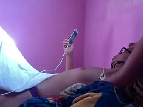 Ladyzee25 online show from February 20, 2026, 1:24 pm