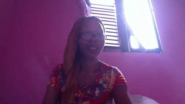 Snapshot of Ladyzee25 chatting on November 28, 2025, 4:40 pm Ladyzee25 online show from November 28, 2025, 4:40 pm