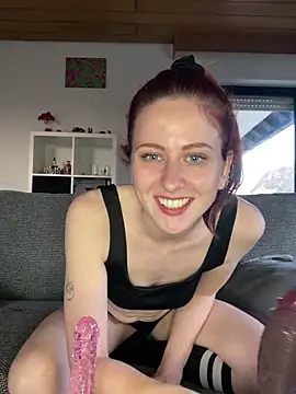 SweetSeraphine online show from March 6, 2025, 4:49 pm