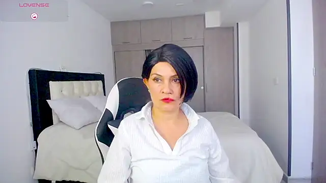 Snapshot of CarolinneFiotti chatting on November 29, 2025, 3:56 pm CarolinneFiotti online show from November 29, 2025, 3:56 pm