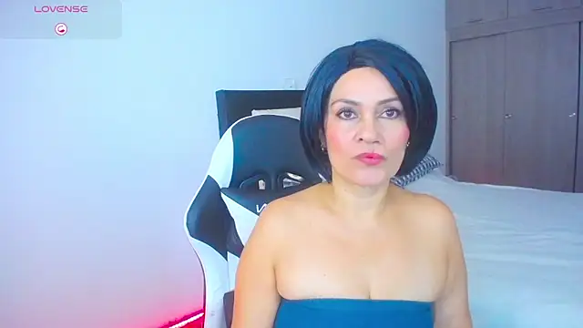 Snapshot of CarolinneFiotti chatting on November 3, 2025, 1:58 pm CarolinneFiotti online show from November 3, 2025, 1:58 pm