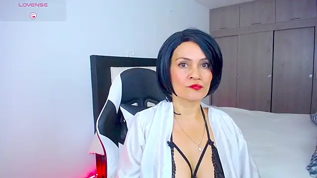 Snapshot of CarolinneFiotti chatting on November 2, 2025, 8:25 pm CarolinneFiotti online show from November 2, 2025, 8:25 pm