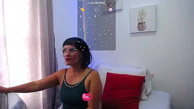 Snapshot of CarolinneFiotti chatting on March 14, 2025, 6:29 pm CarolinneFiotti online show from March 14, 2025, 6:29 pm