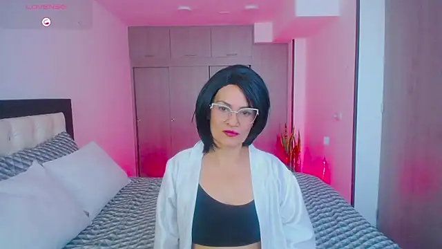 Snapshot of CarolinneFiotti chatting on September 22, 2025, 1:28 pm CarolinneFiotti online show from September 22, 2025, 1:28 pm