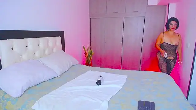 Snapshot of CarolinneFiotti chatting on October 3, 2025, 3:13 pm CarolinneFiotti online show from October 3, 2025, 3:13 pm