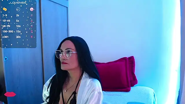 Snapshot of CarolinneFiotti chatting on March 18, 2025, 9:53 pm CarolinneFiotti online show from March 18, 2025, 9:53 pm