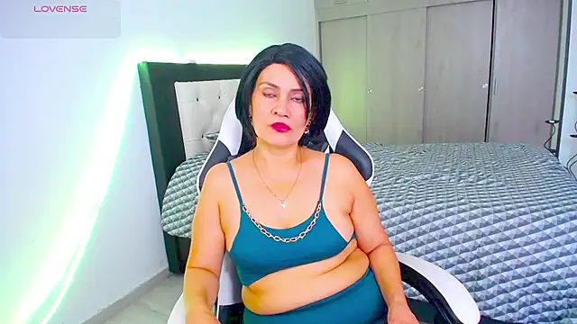 Snapshot of CarolinneFiotti chatting on November 24, 2025, 4:18 pm CarolinneFiotti online show from November 24, 2025, 4:18 pm