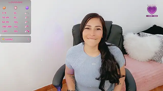 luna lgomez  online show from April 1, 2026, 1:41 pm