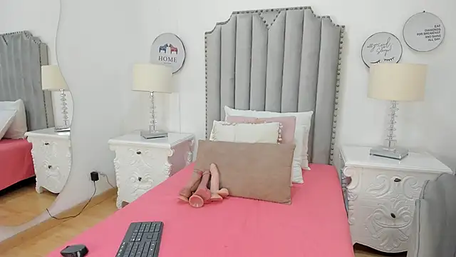 Snapshot of SamantaMarquez chatting on November 4, 2025, 8:01 pm SamantaMarquez online show from November 4, 2025, 8:01 pm