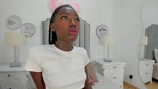 Snapshot of SamantaMarquez chatting on October 22, 2025, 7:46 pm SamantaMarquez online show from October 22, 2025, 7:46 pm