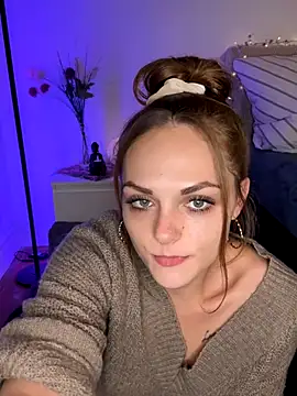 OCTAPUSSY2000 online show from December 1, 2025, 8:32 pm