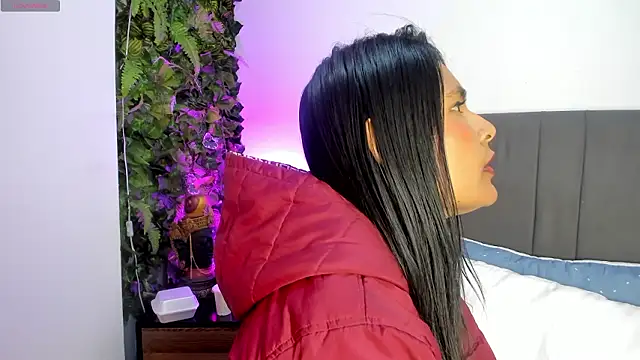 Fernanda liie  online show from March 4, 2026, 12:24 pm