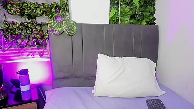 Fernanda liie  online show from October 28, 2025, 12:37 pm