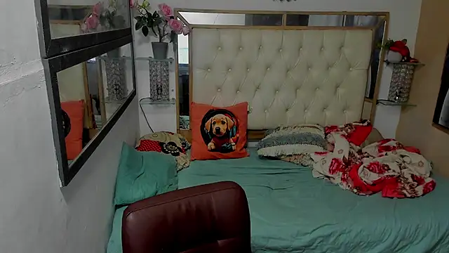 Snapshot of heiker_ chatting on December 1, 2025, 2:45 am heiker online show from December 1, 2025, 2:45 am