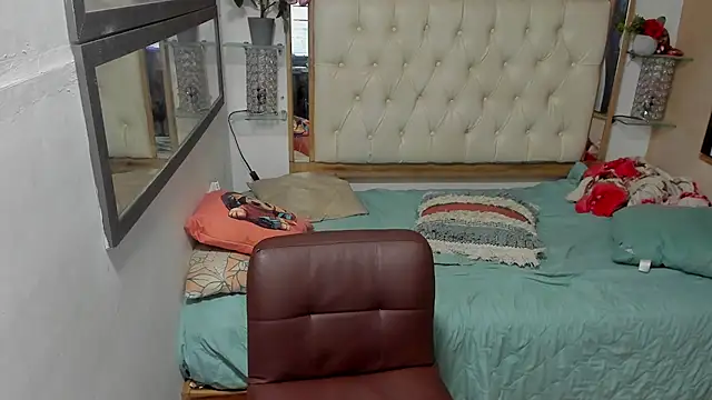 Snapshot of heiker_ chatting on November 6, 2025, 2:37 am heiker online show from November 6, 2025, 2:37 am