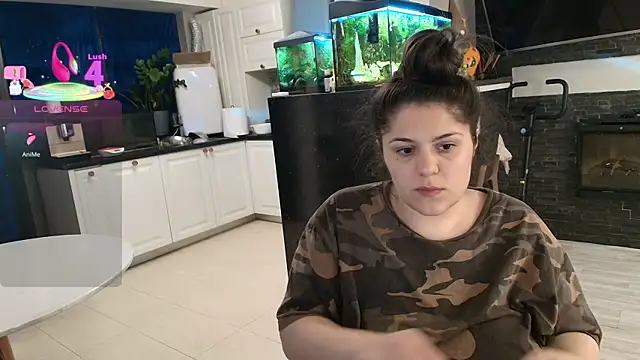 Snapshot of Layla- chatting on April 28, 2026, 7:51 pm Layla- online show from April 28, 2026, 7:51 pm