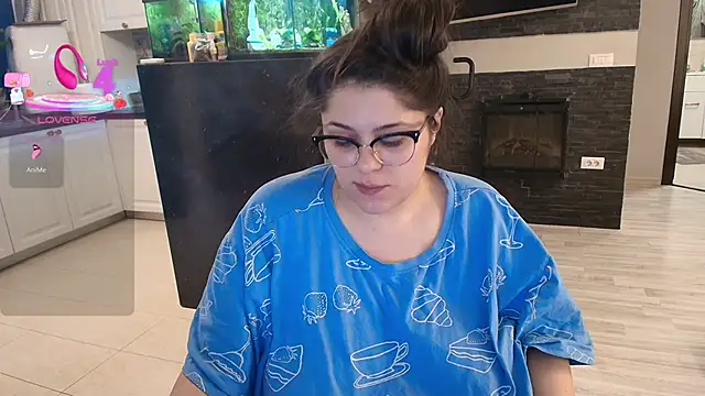 Layla- online show from March 26, 2026, 12:03 pm