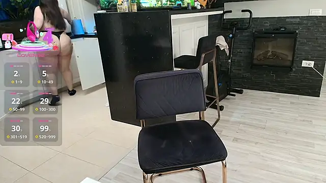 Layla- online show from April 18, 2026, 6:32 pm