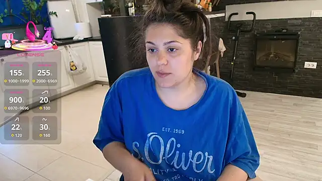 Snapshot of Layla- chatting on May 8, 2026, 10:19 am Layla- online show from May 8, 2026, 10:19 am