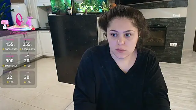 Snapshot of Layla- chatting on April 23, 2026, 9:38 am Layla- online show from April 23, 2026, 9:38 am