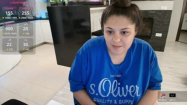 Layla- online show from September 25, 2025, 10:21 am