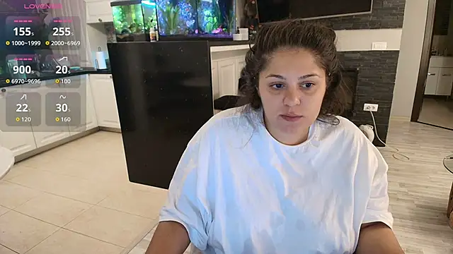 Layla- online show from October 2, 2025, 10:40 am