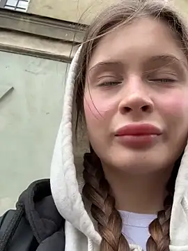 melicious  online show from March 3, 2025, 9:02 am