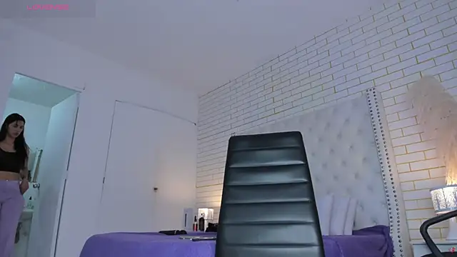 Snapshot of Emilly_wilson_ chatting on November 13, 2025, 12:09 pm Emilly wilson online show from November 13, 2025, 12:09 pm