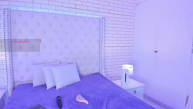 Snapshot of Emilly_wilson_ chatting on October 21, 2025, 1:43 pm Emilly wilson online show from October 21, 2025, 1:43 pm