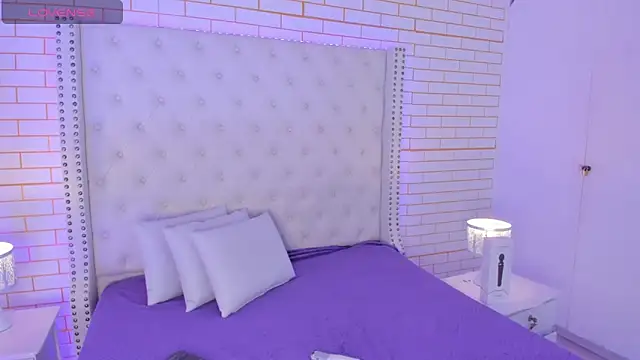 Snapshot of Emilly_wilson_ chatting on October 15, 2025, 12:35 pm Emilly wilson online show from October 15, 2025, 12:35 pm