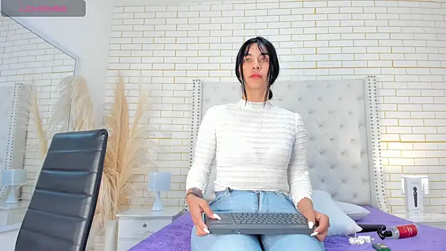 Snapshot of Emilly_wilson_ chatting on November 22, 2025, 11:42 am Emilly wilson online show from November 22, 2025, 11:42 am