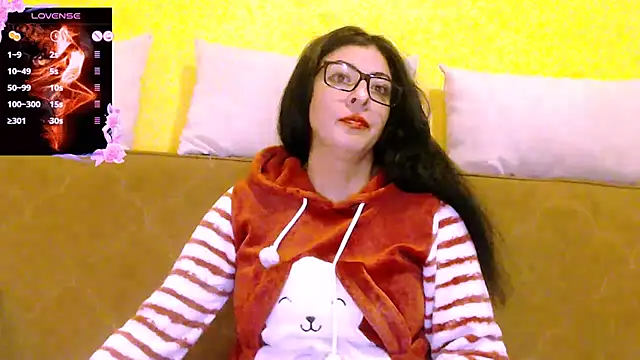 Snapshot of Alina_eve chatting on October 2, 2025, 2:20 pm Alina eve online show from October 2, 2025, 2:20 pm