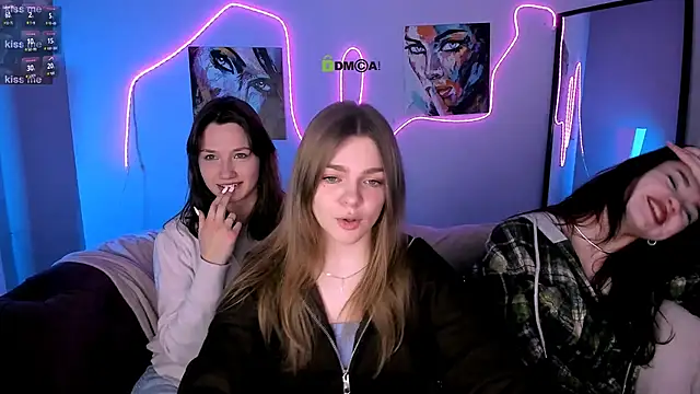 Snapshot of helli_belli chatting on February 2, 2026, 8:19 pm helli belli online show from February 2, 2026, 8:19 pm