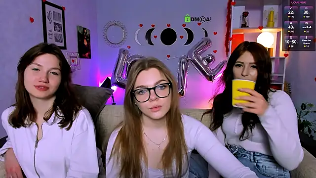 Snapshot of helli_belli chatting on February 12, 2026, 8:19 pm helli belli online show from February 12, 2026, 8:19 pm