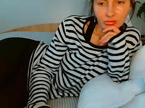 Snapshot of Irina9793 chatting on May 1, 2026, 9:03 am Irina9793 online show from May 1, 2026, 9:03 am