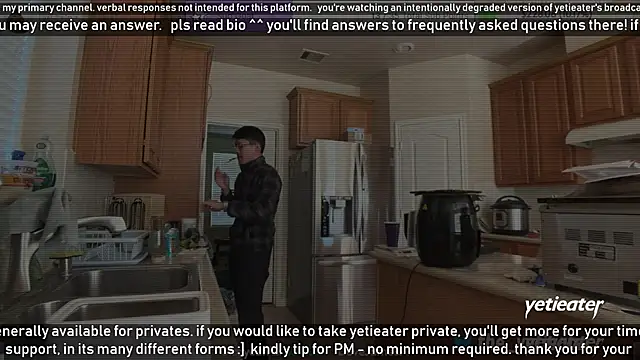 Snapshot of yetieater chatting on January 13, 2025, 6:38 pm yetieater online show from January 13, 2025, 6:38 pm