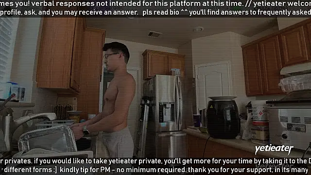 Snapshot of yetieater chatting on February 9, 2026, 8:07 pm yetieater online show from February 9, 2026, 8:07 pm