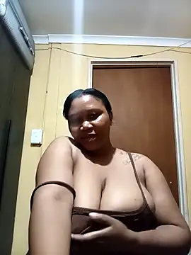 Snapshot of JuicyMilkyTizzy chatting on April 4, 2026, 9:32 pm JuicyMilkyTizzy online show from April 4, 2026, 9:32 pm