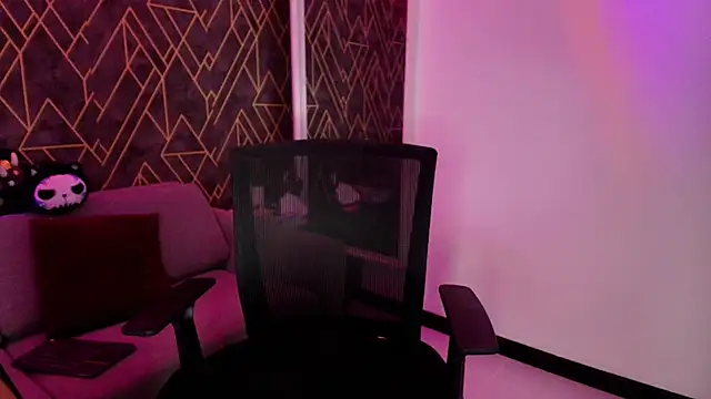 Snapshot of Tahara_Romanov chatting on October 18, 2025, 8:33 pm Tahara Romanov online show from October 18, 2025, 8:33 pm