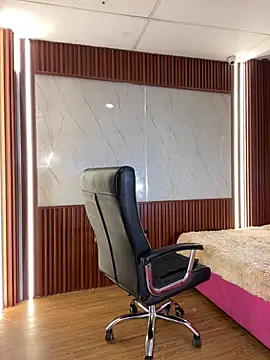 Snapshot of PinkyMoon chatting on December 23, 2025, 4:01 am PinkyMoon online show from December 23, 2025, 4:01 am