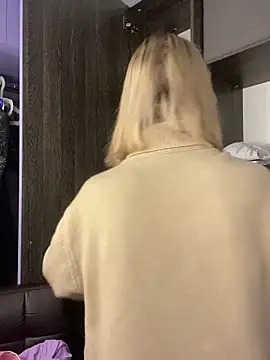 amorearte m online show from March 12, 2025, 3:57 am