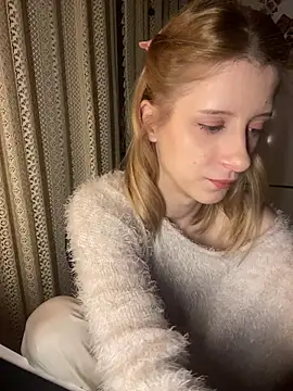 amorearte m online show from February 4, 2026, 9:43 pm