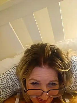 Snapshot of Melody73 chatting on October 25, 2025, 12:32 am Melody73 online show from October 25, 2025, 12:32 am