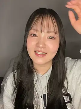 MinaKubo online show from April 20, 2026, 3:24 pm