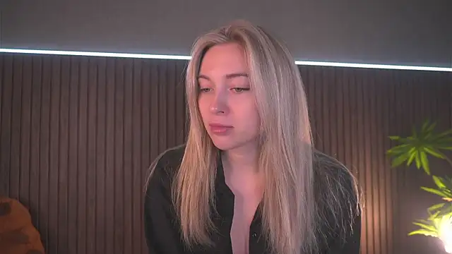 Snapshot of christie_luv chatting on September 27, 2025, 5:24 am christie luv online show from September 27, 2025, 5:24 am