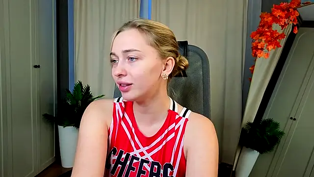 Snapshot of christie_luv chatting on November 22, 2025, 1:43 pm christie luv online show from November 22, 2025, 1:43 pm