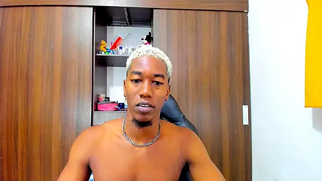 Dreamastercum  online show from October 13, 2025, 1:23 pm