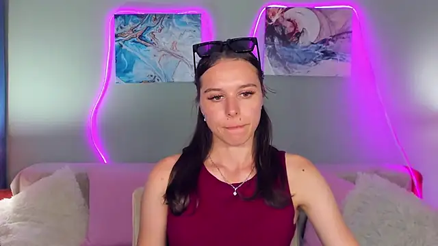 EmelyMason online show from July 6, 2026, 2:24 pm